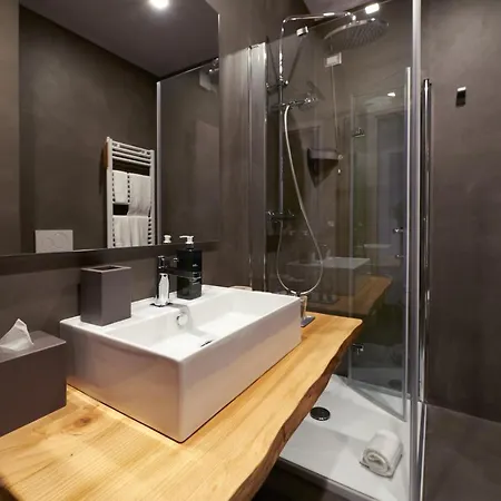 73 Boutique 4* Como