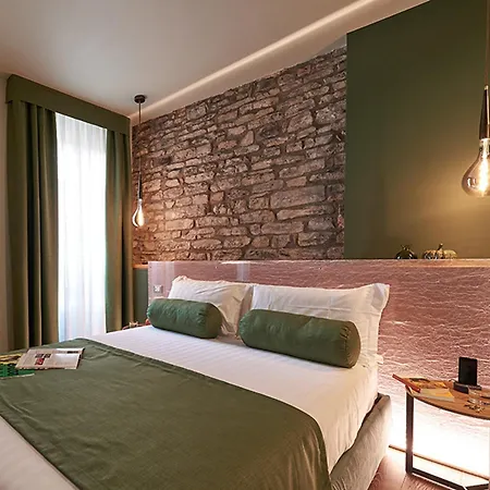 73 Boutique 4* Como