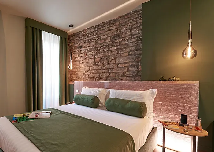 73 Boutique 4* Como